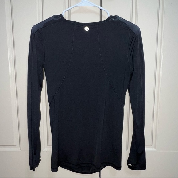 Athleta Black Athleisure Long Sleeve Workout Shirt With Thumbholes Size XS - Picture 6 of 8